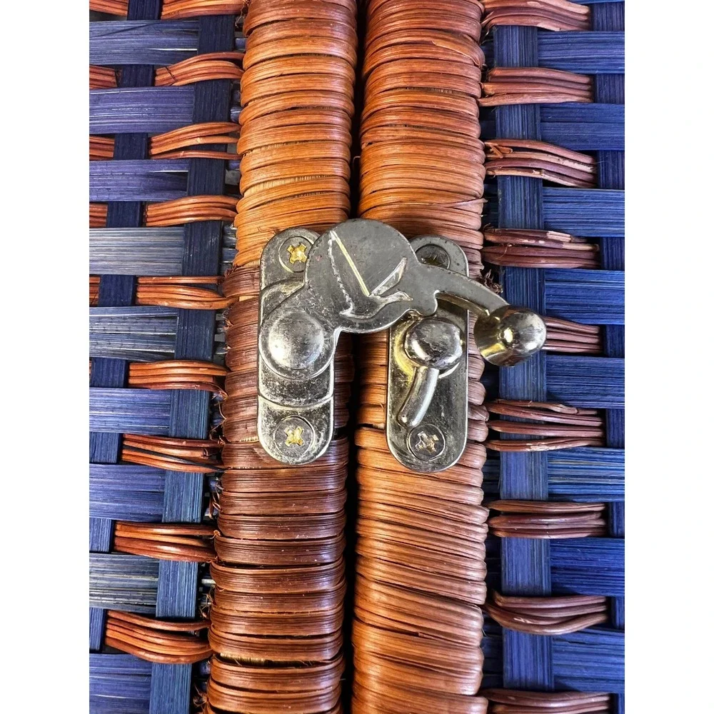 Vintage Grey Goose Vodka Woven‎ Basket Carrier Blue Tan Handle Lock